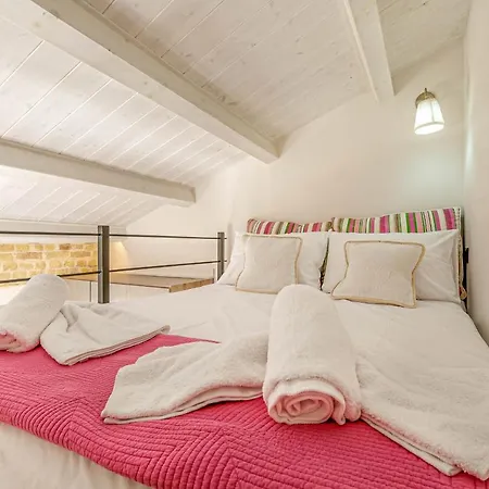 Art Loft Venetian Well Apartment *