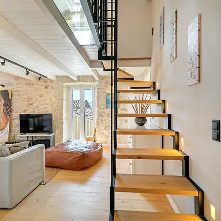 Art Loft Venetian Well