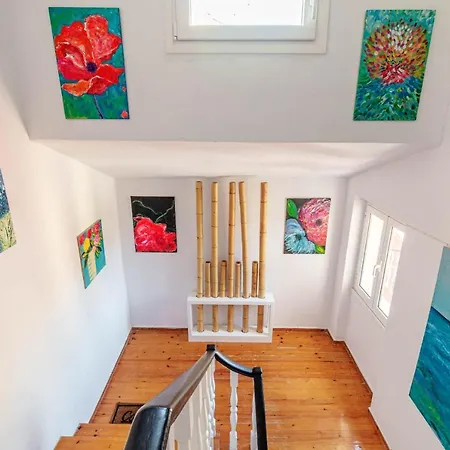 Art Loft Venetian Well