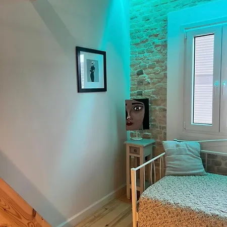 Art Loft Venetian Well Apartment