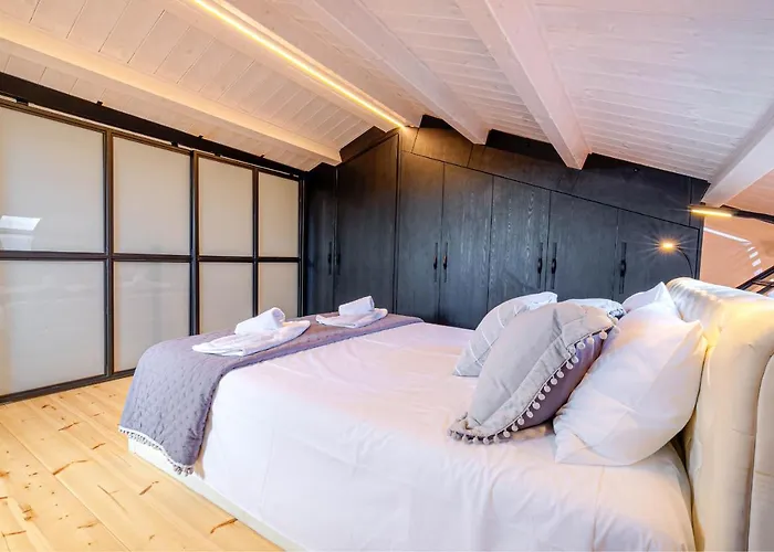 Art Loft Venetian Well *