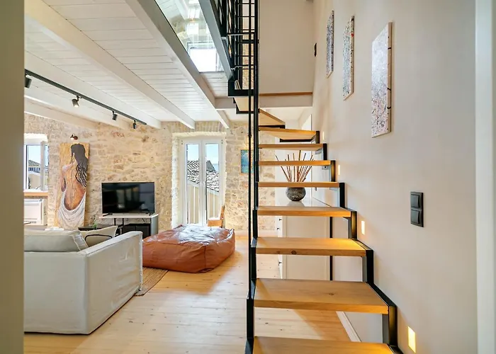 Art Loft Venetian Well