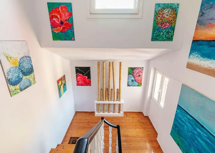 Art Loft Venetian Well